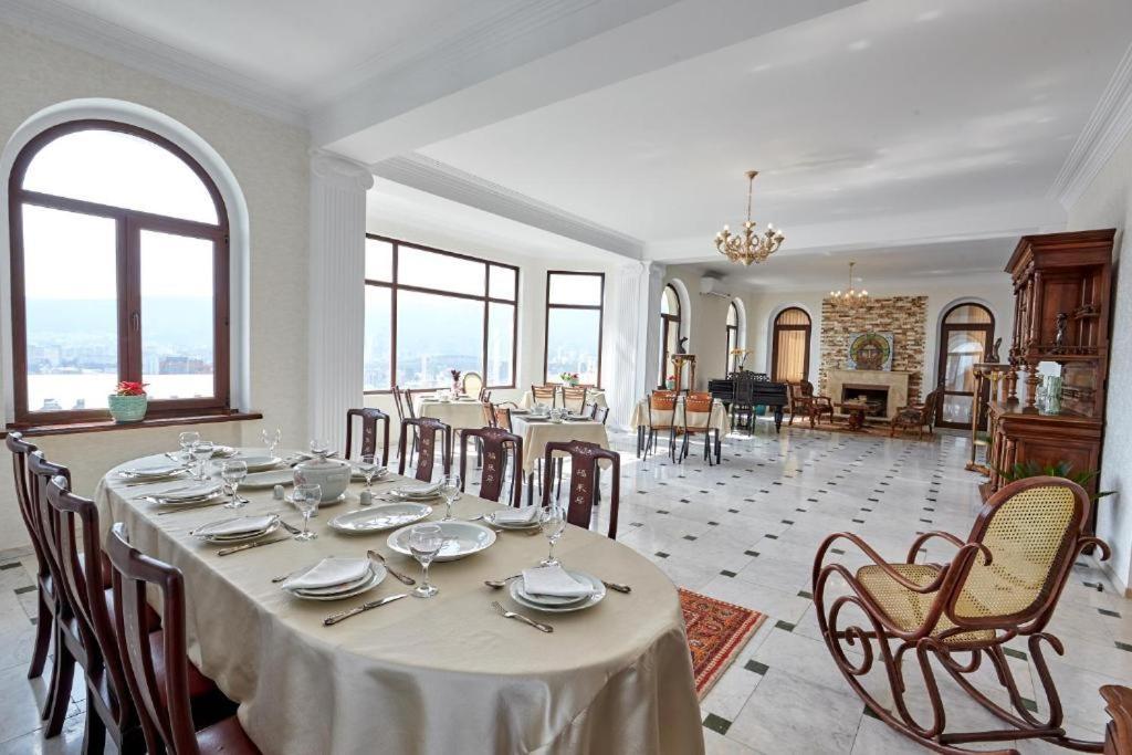 The Hilltop Skyline Hotel Tbilisi Buitenkant foto