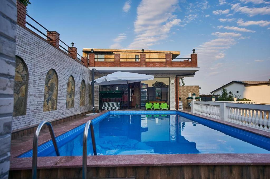 The Hilltop Skyline Hotel Tbilisi Buitenkant foto