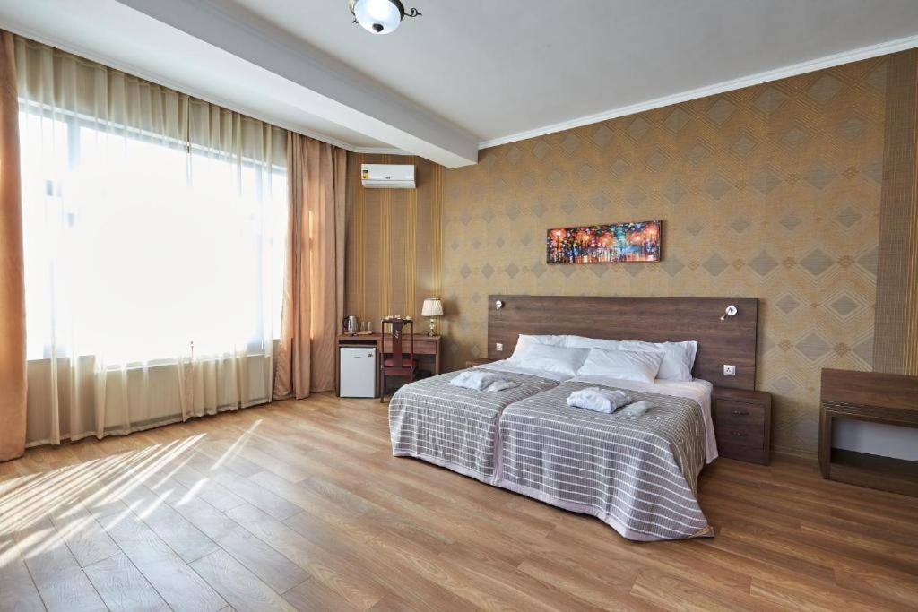 The Hilltop Skyline Hotel Tbilisi Buitenkant foto