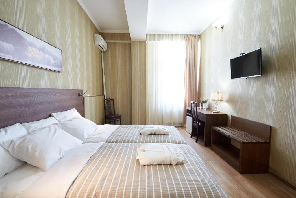 The Hilltop Skyline Hotel Tbilisi Buitenkant foto