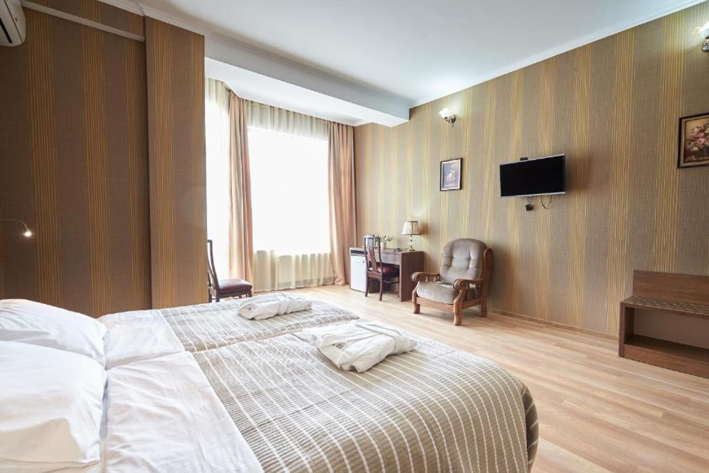 The Hilltop Skyline Hotel Tbilisi Buitenkant foto