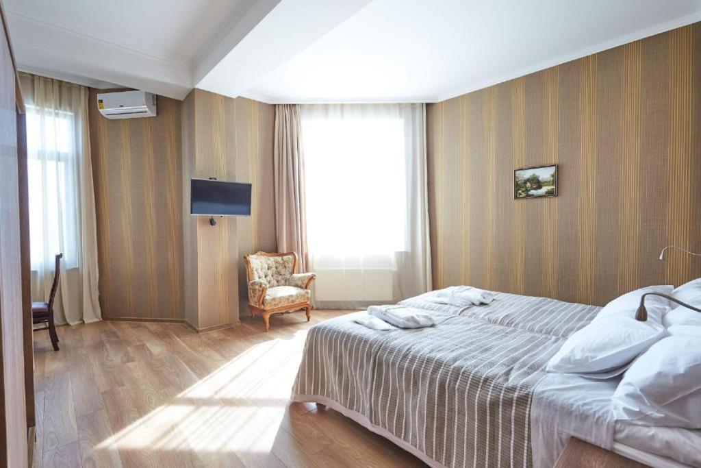 The Hilltop Skyline Hotel Tbilisi Buitenkant foto