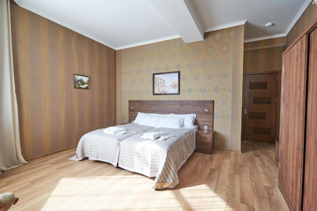 The Hilltop Skyline Hotel Tbilisi Buitenkant foto