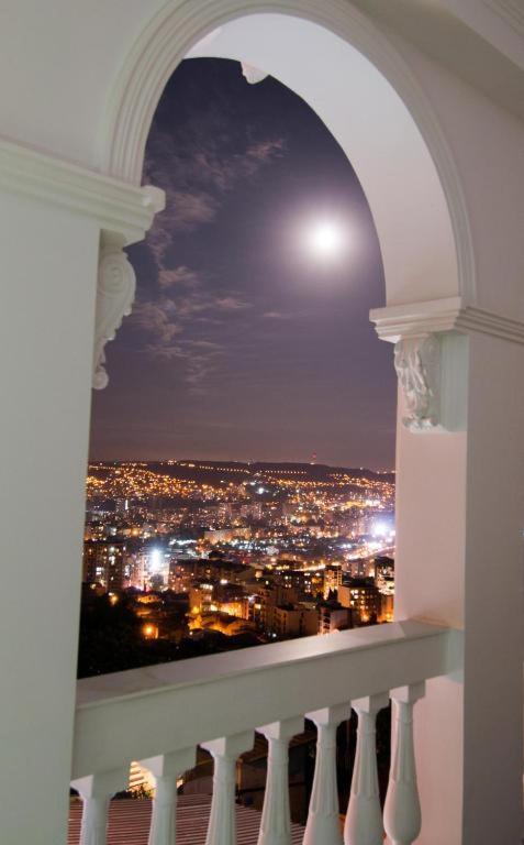 The Hilltop Skyline Hotel Tbilisi Buitenkant foto