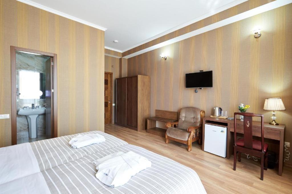 The Hilltop Skyline Hotel Tbilisi Buitenkant foto