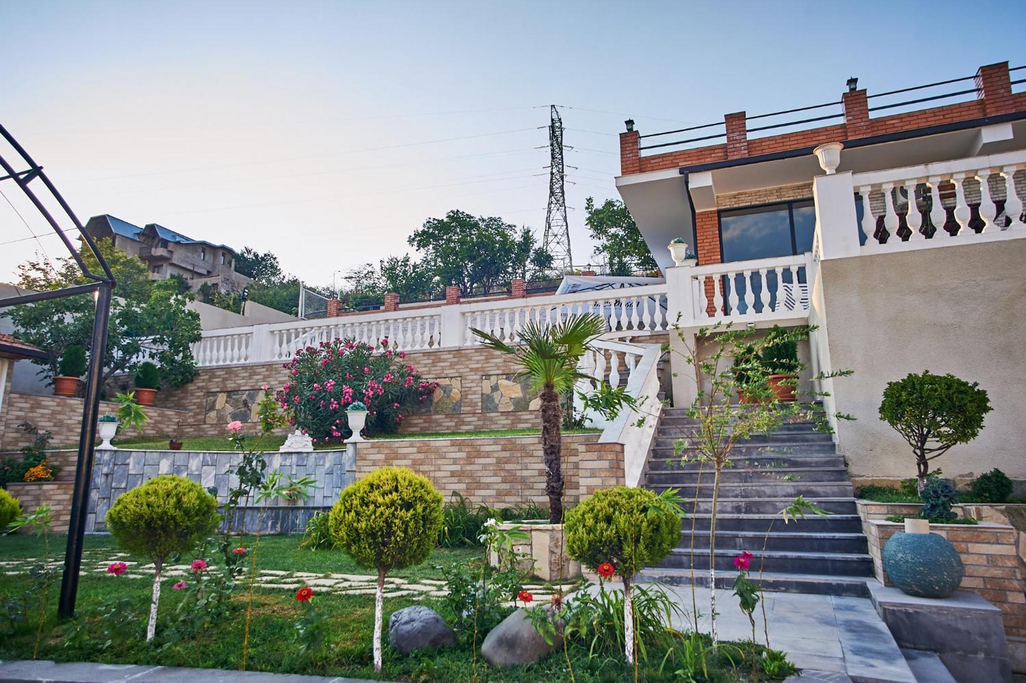The Hilltop Skyline Hotel Tbilisi Buitenkant foto